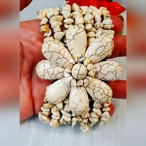 UNIQUE Natural white Howlite stone bracelet size 7.5